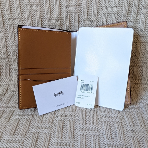 Coach Passport Case in Light Saddle - BNWT - Picture 2 of 14